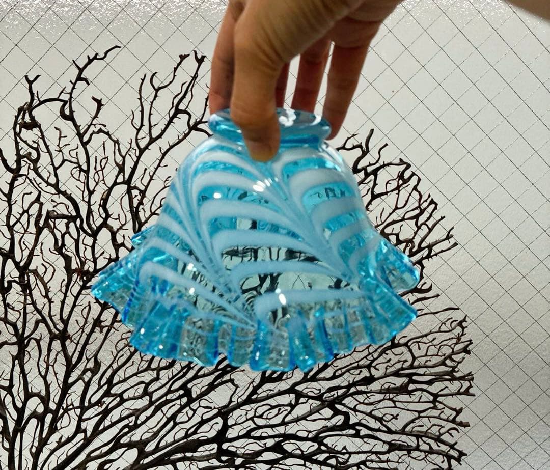 骨董　時代ガラス　希少　電笠フリル　掻き揚げ紋　　水色ガラス　菓子鉢　ウラン１客