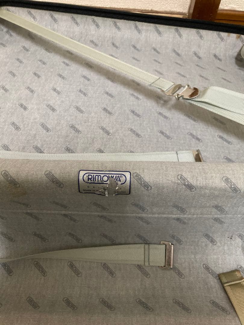 いっさ様用　リモア二輪キャリーケース　ブラック　used