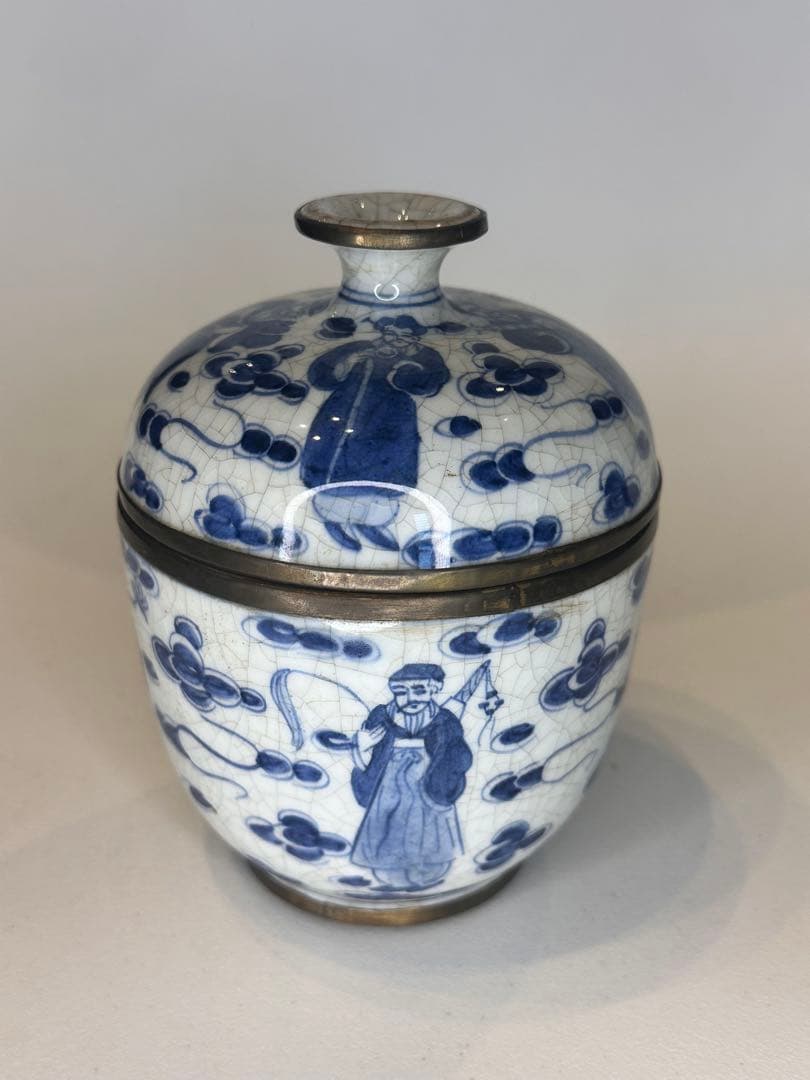洪憲年製　染付　人物図　蓋付小壺　開片　包銀口　底款有り　青花　古陶磁
