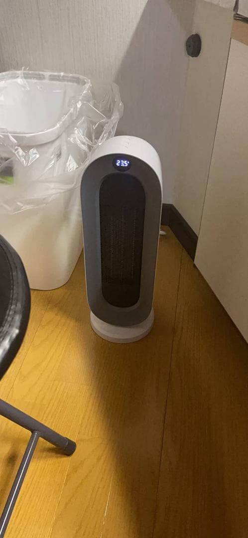 細かい温度調整が可能な速暖セラミックヒーター リモコン付き