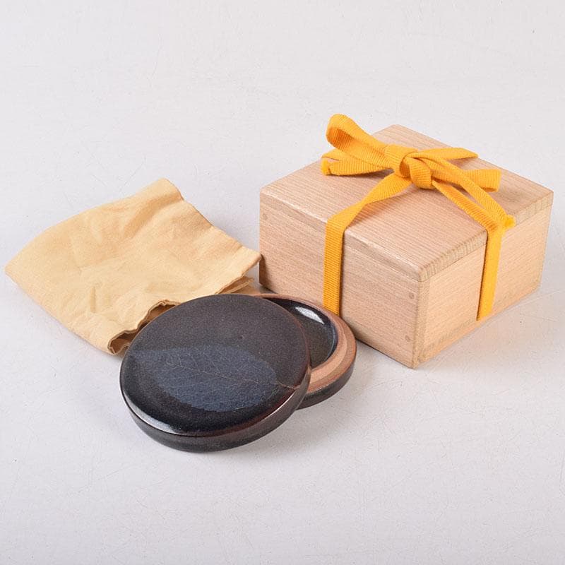 土渕善丕作　天目釉　木葉文　一文字香合　堀内宗完(兼中斎)極め箱　V　R9019