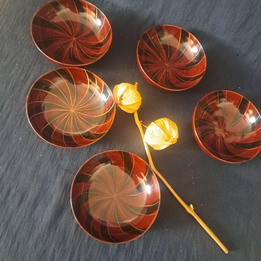 「グッド デザイン！木のお皿(直径11cm. 高さ3cm)」 木製漆器7客セット