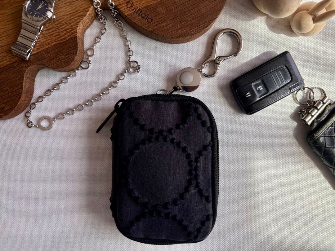 comin【マルチケース／キーポーチ】タンバリン チャコール×ブラック