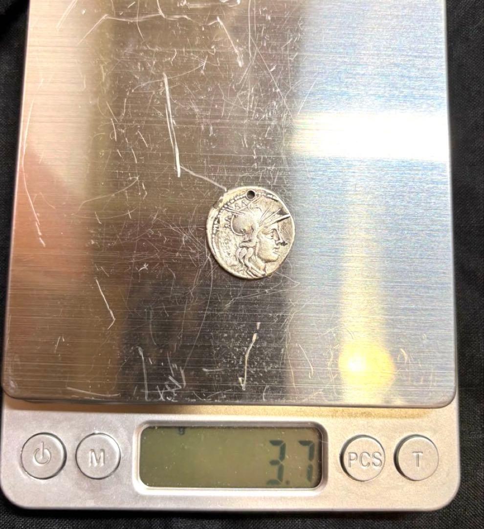 古代ローマ銀貨 デナリウス M·TVLLI 女神ローマクアドリガ 穴あき加工