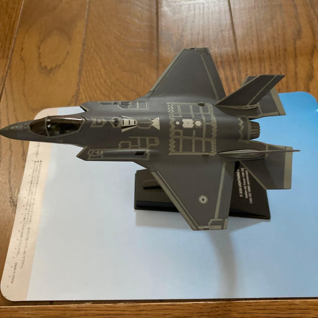 イタリア空軍　F-35 1/72スケールモデル スタンド付き