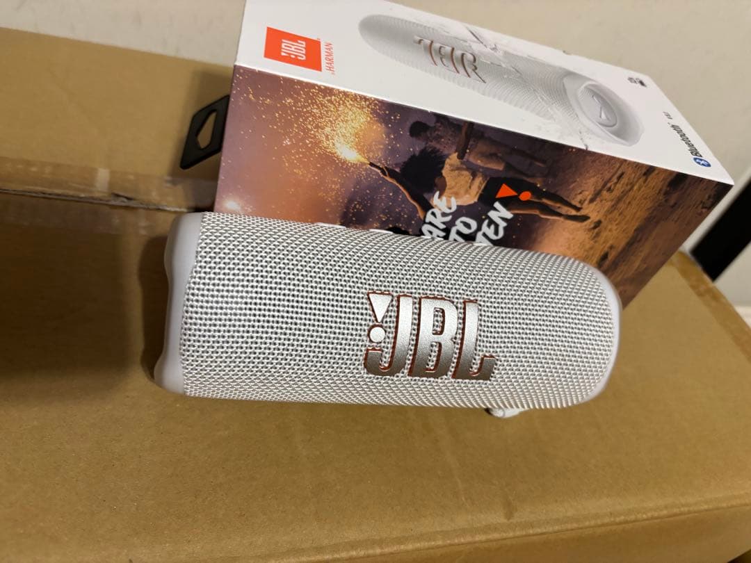 JBL FLIP6 ホワイト ワイヤレススピーカー