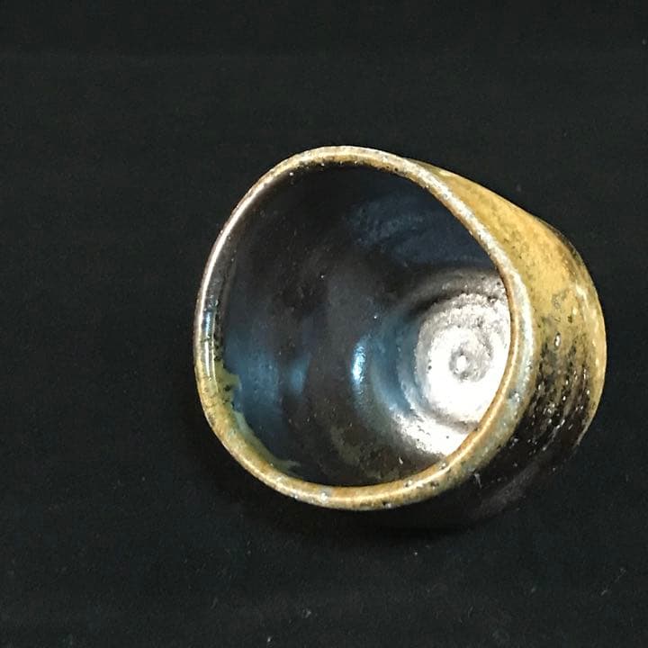 ぐい呑み　穴窯自然釉　袋、箱付き