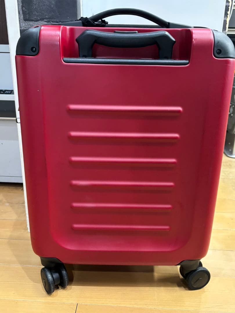 【美品】VICTORINOX キャリーケース　スーツケース　４輪　レッド