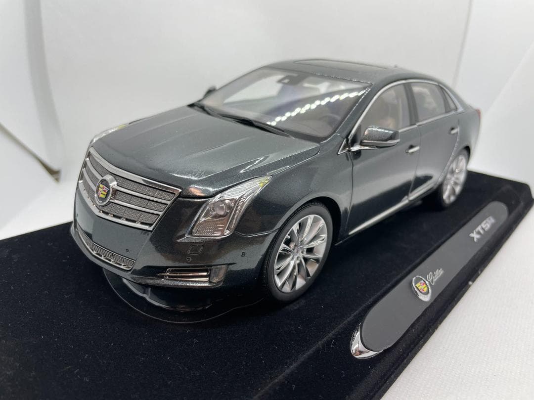 102-005 1/18 キャデラック Cadillac XTS グレー