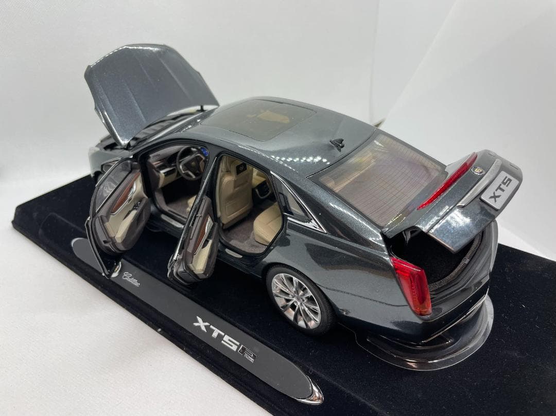 102-005 1/18 キャデラック Cadillac XTS グレー
