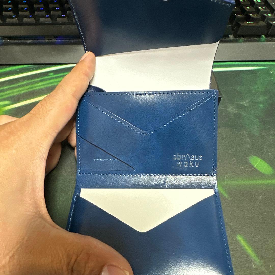最終値下げ abrAsus いっぱい入る小さい財布 青 レザー