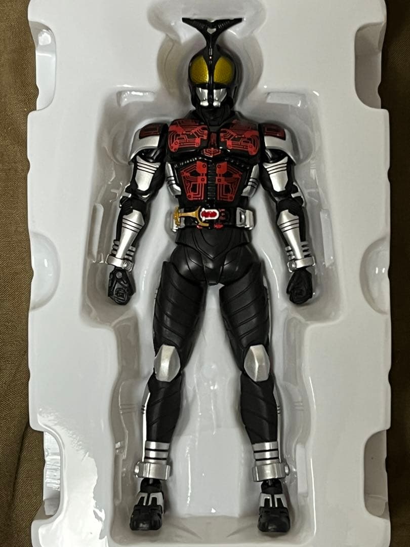 SHフィギュアーツ 真骨彫 仮面ライダーカブト ハイパーフォーム バンダイ