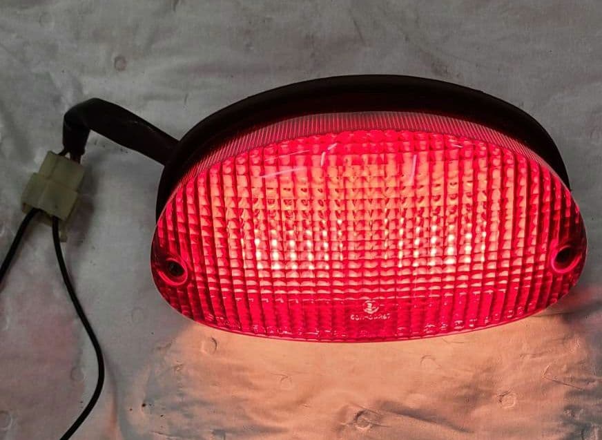 カワサキ ゼファー1100 テールランプ