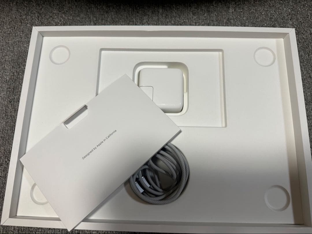 MacBook Air 2022 M2シルバー 本体 充電器付き