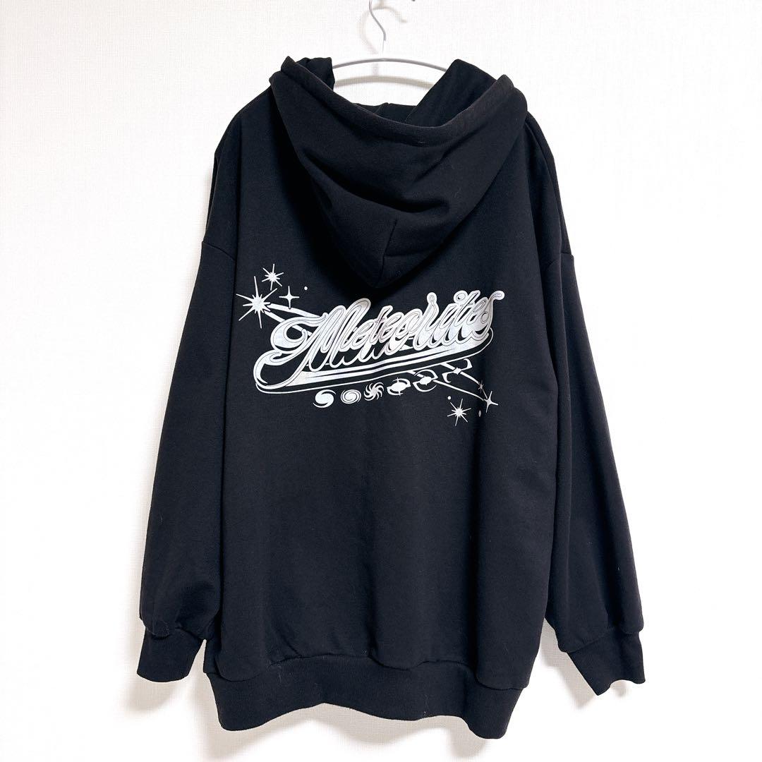 あゆみ めておら パーカー ジップアップフーディ 黒 ロゴデザイン