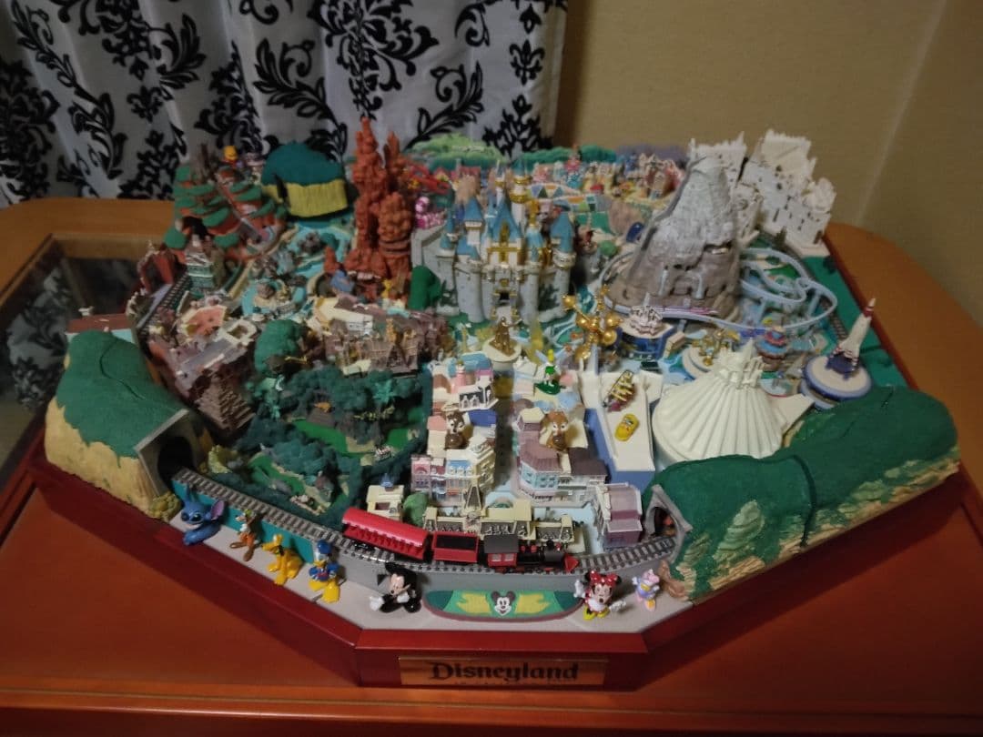 ディアゴスティーニ　ディズニーランド