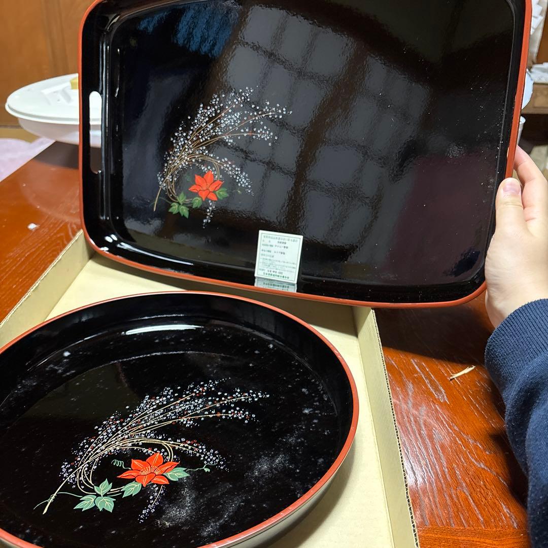 漆塗り お盆セット 長手盆 丸盆 2点 蒔絵 花柄 黒塗り 箱付き