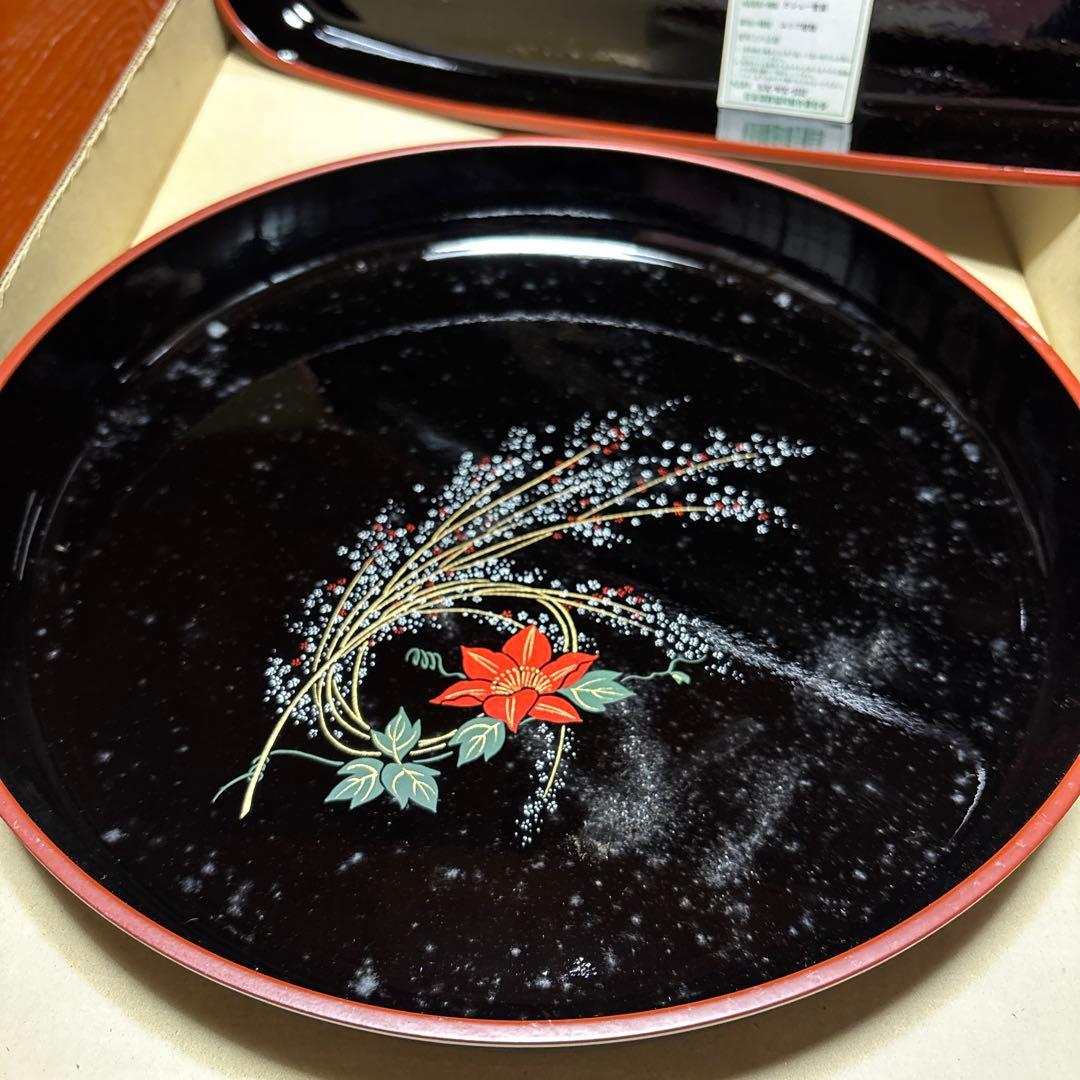 漆塗り お盆セット 長手盆 丸盆 2点 蒔絵 花柄 黒塗り 箱付き
