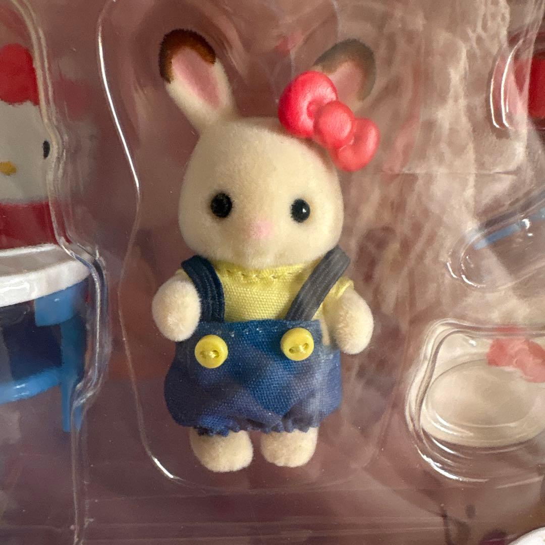 新品 サンリオ　シルバニアファミリー　コラボ 赤ちゃんとなかよし家具セット