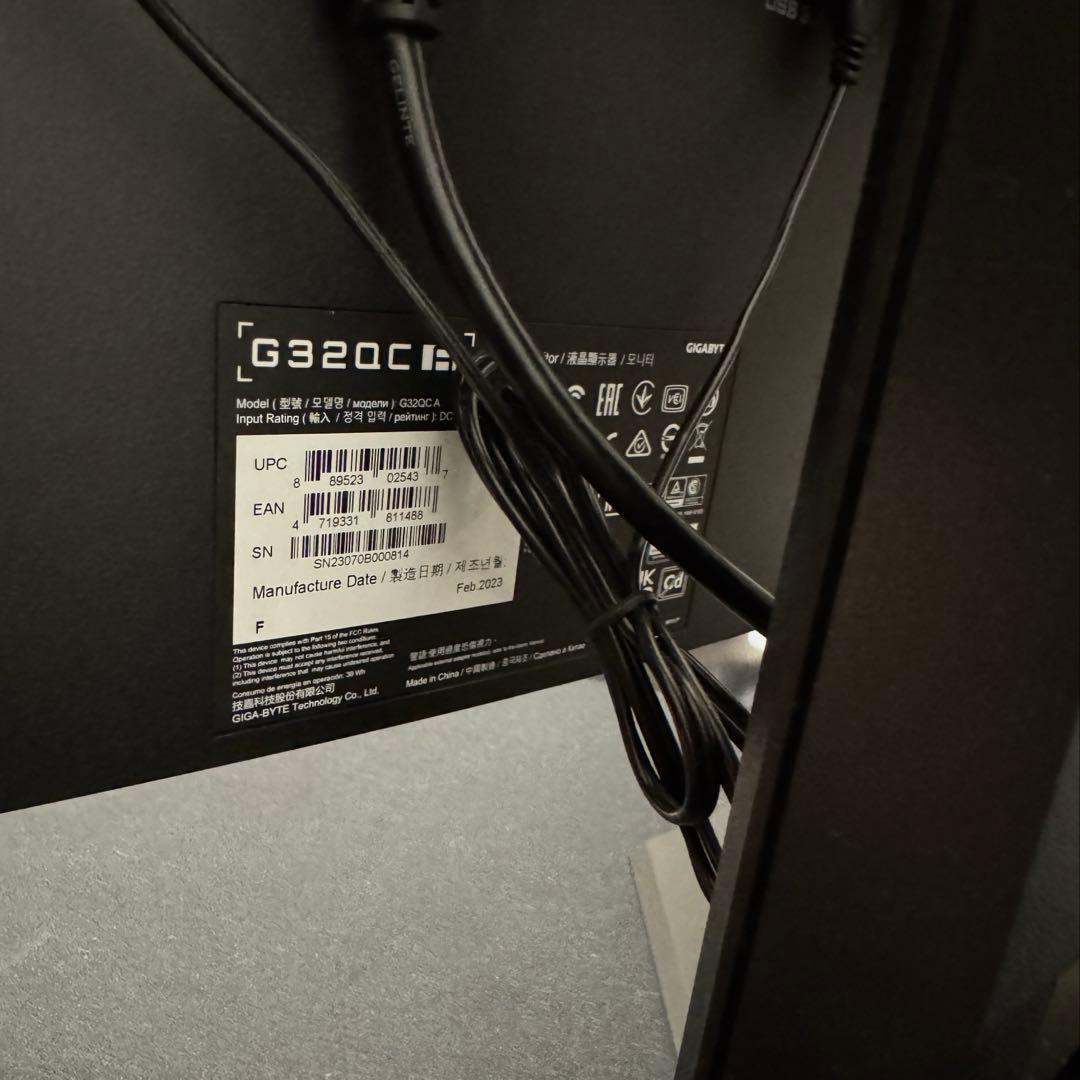 GIGABYTE G32QC1 32インチ 曲面ディスプレイ