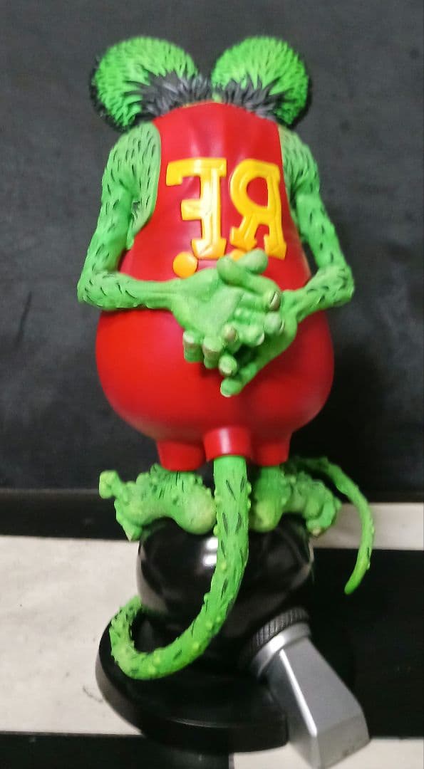 ホットロッドロウブロウRATFINK8ボールソフビ30cm