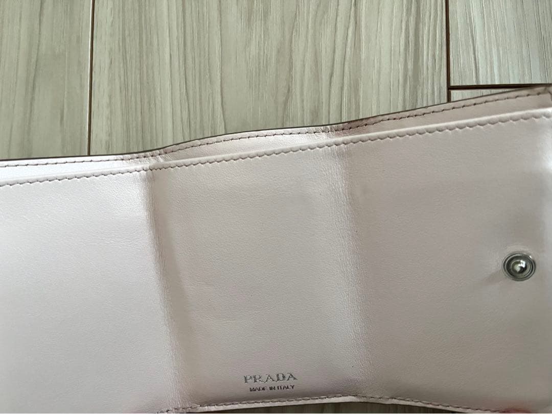 PRADA ベージュ 三つ折り財布