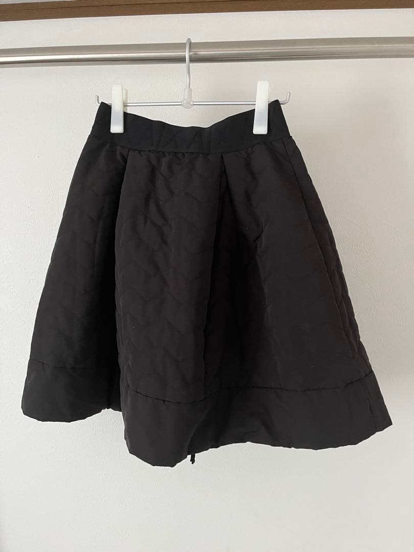 アルマーニエクスチェンジ黒 キルティングフレアスカート　ウエストゴム