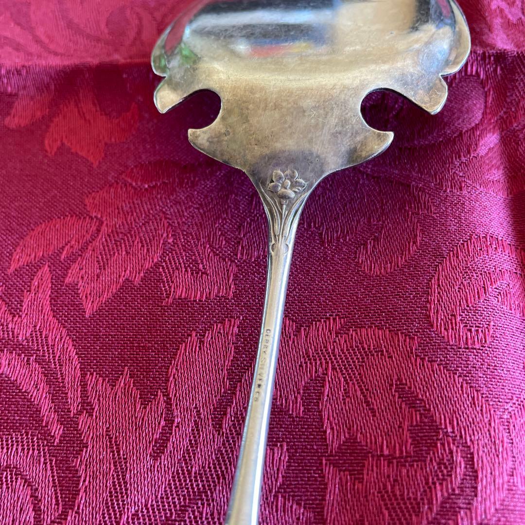 英国アンティーク　シルバー製 花彫刻 ケーキサーバ