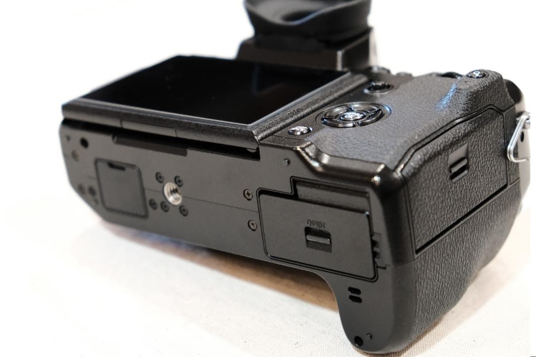 【美品】［ショット数28］ FUJIFILM X-H1ボディ ミラーレス一眼