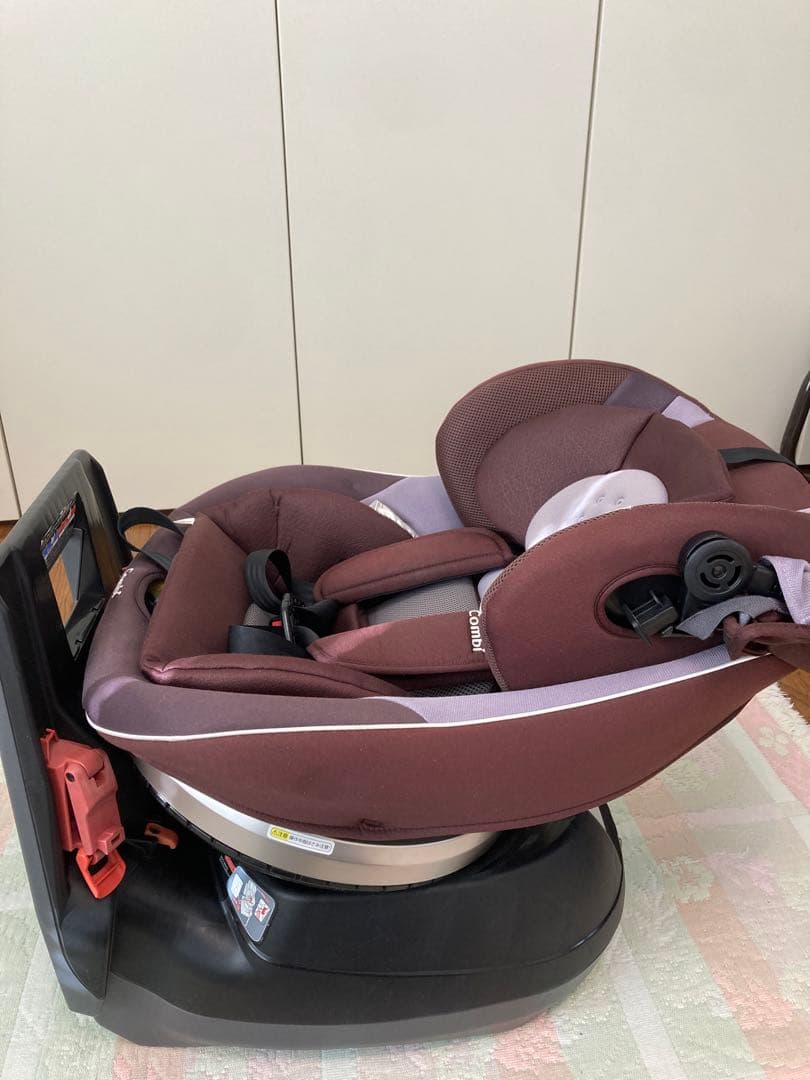 緊急値下げ！送料込み！美品⭐︎ コンビ　チャイルドシート　ネルーム