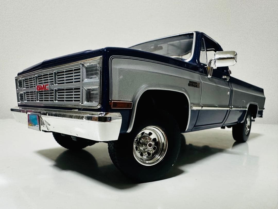 GreenLight/'84 GMC K-2500 Sierraシエラ 1/18