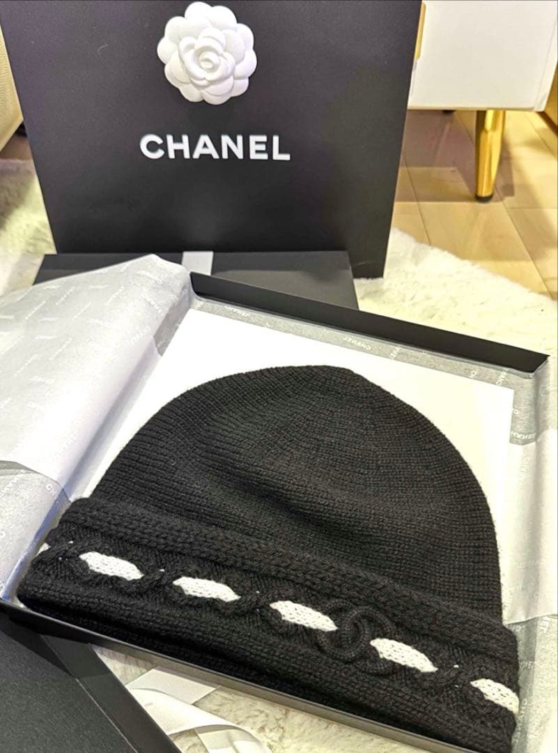 CHANEL ブラックニット帽編み込みデザイン