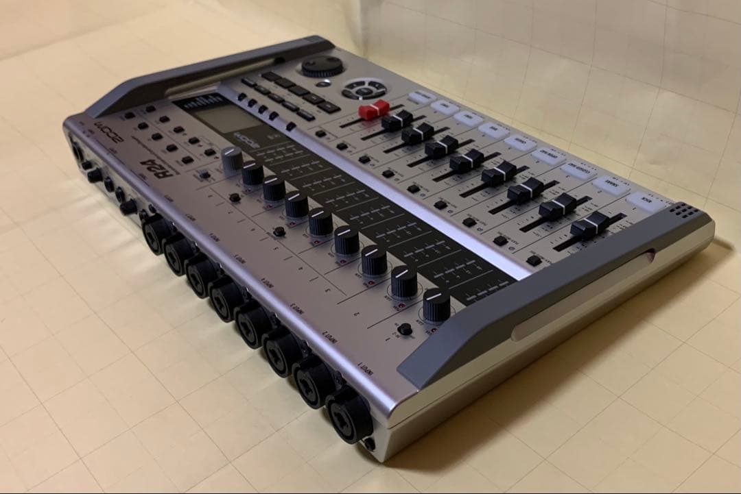 ZOOM R24 マルチトラックレコーダー