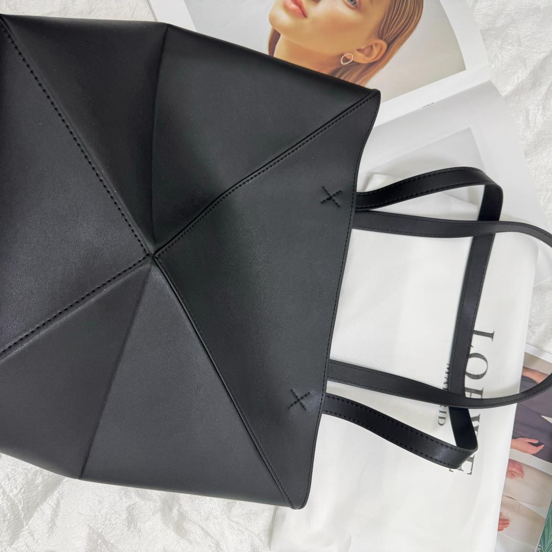 ブラックレザー ショルダーバッグ