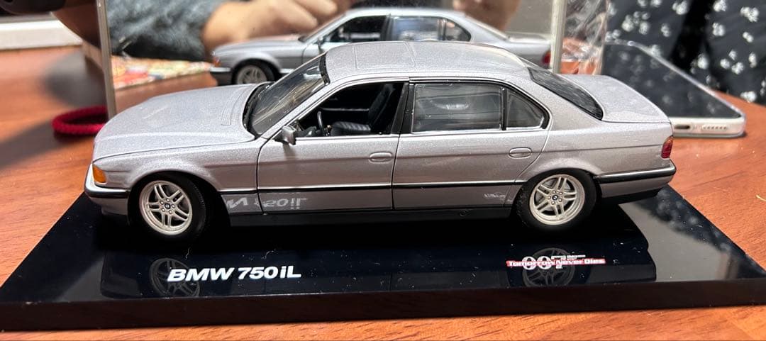 BMW 750iL 1/18 スケールモデル シルバー