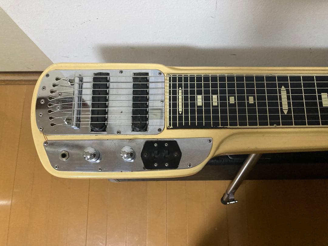 Guyatone グヤ8弦スチールギター　スタンド、ケース付