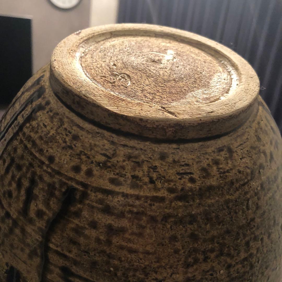 究極の古美術◼️蔵から黒飴のような美しい雰囲気の良い飴色の花瓶、壺が出てきました。