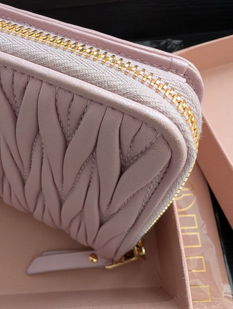 Miu Miu ピンク レザー 二つ折り財布