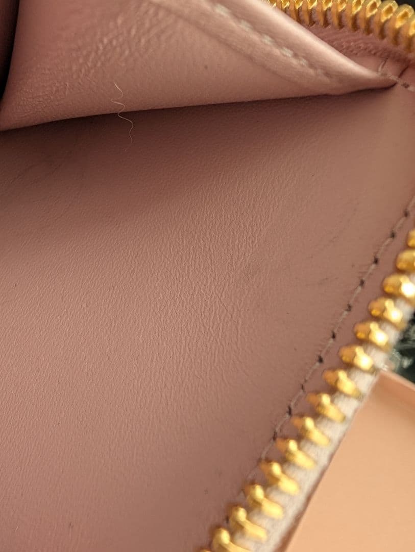 Miu Miu ピンク レザー 二つ折り財布