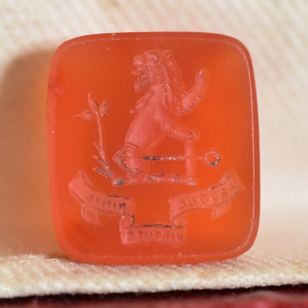 アンティーク カーネリアンのライオンの紋章のインタリオルース 手彫り