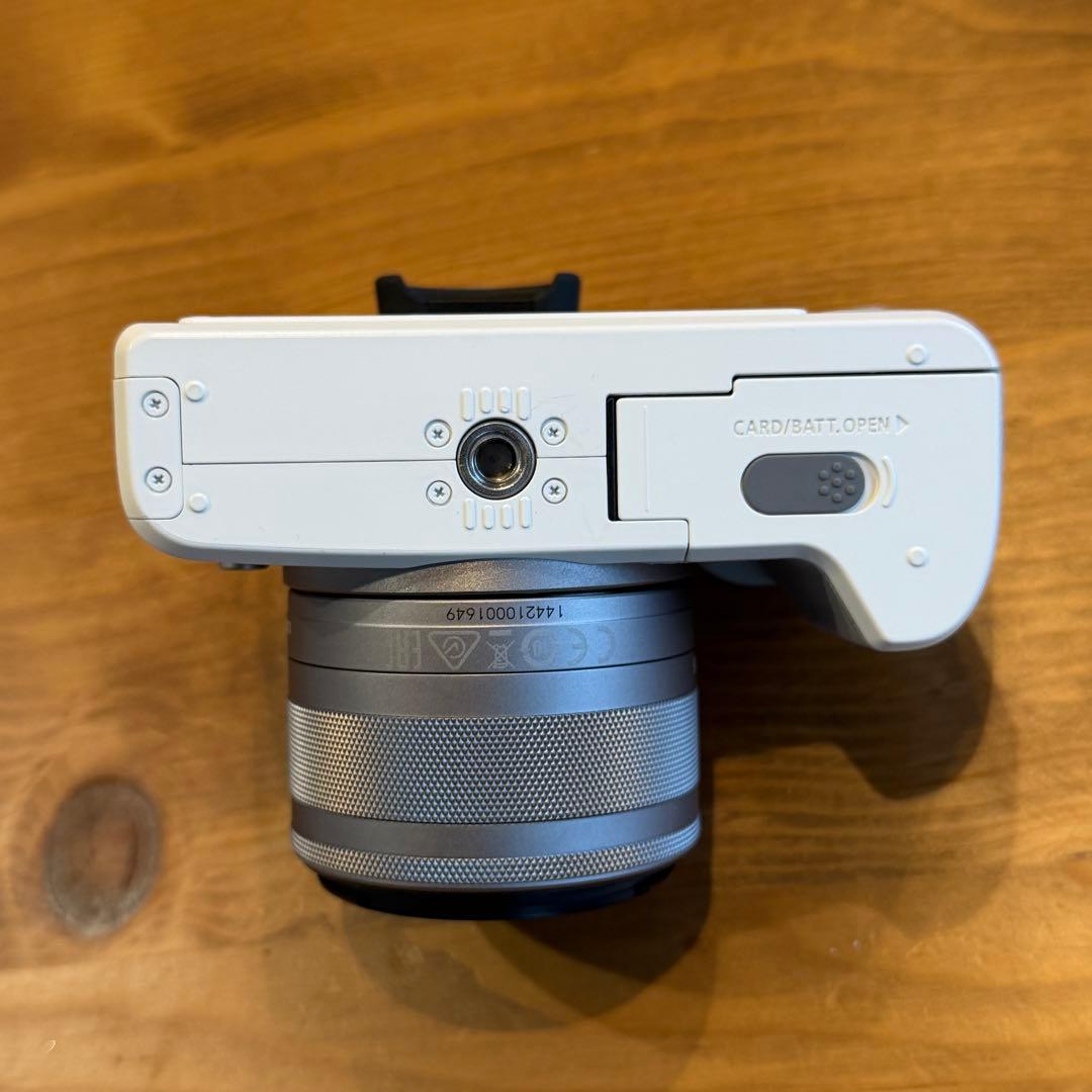 【美品】Canon キャノンEOS Kiss M2 ダブルズームキット　ホワイト