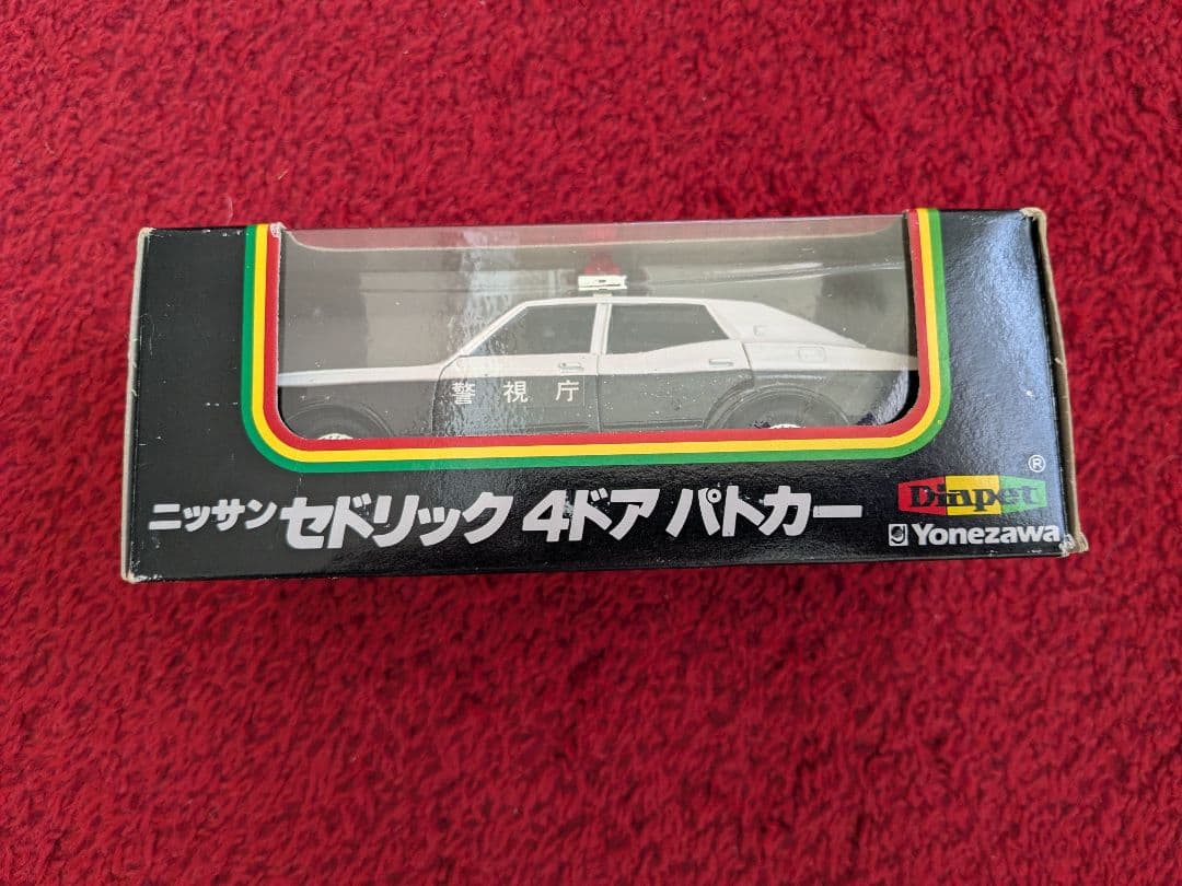 ニッサンセドリック4ドアパトカー