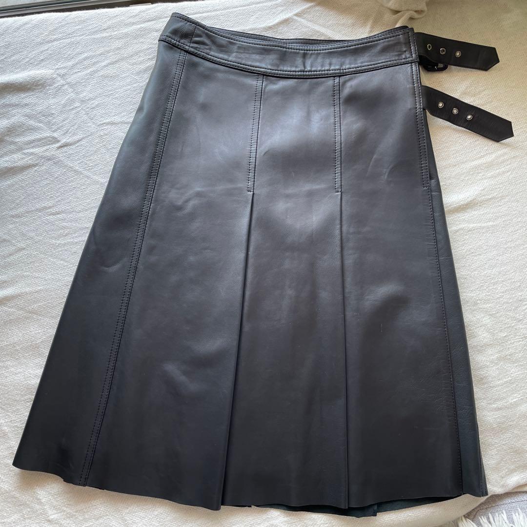 Burberry ブラックレザー プリーツスカート　羊革