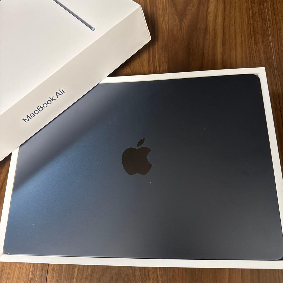 MacBook Air m2チップ　メモリ8G ＳＳＤ256Gバイト
