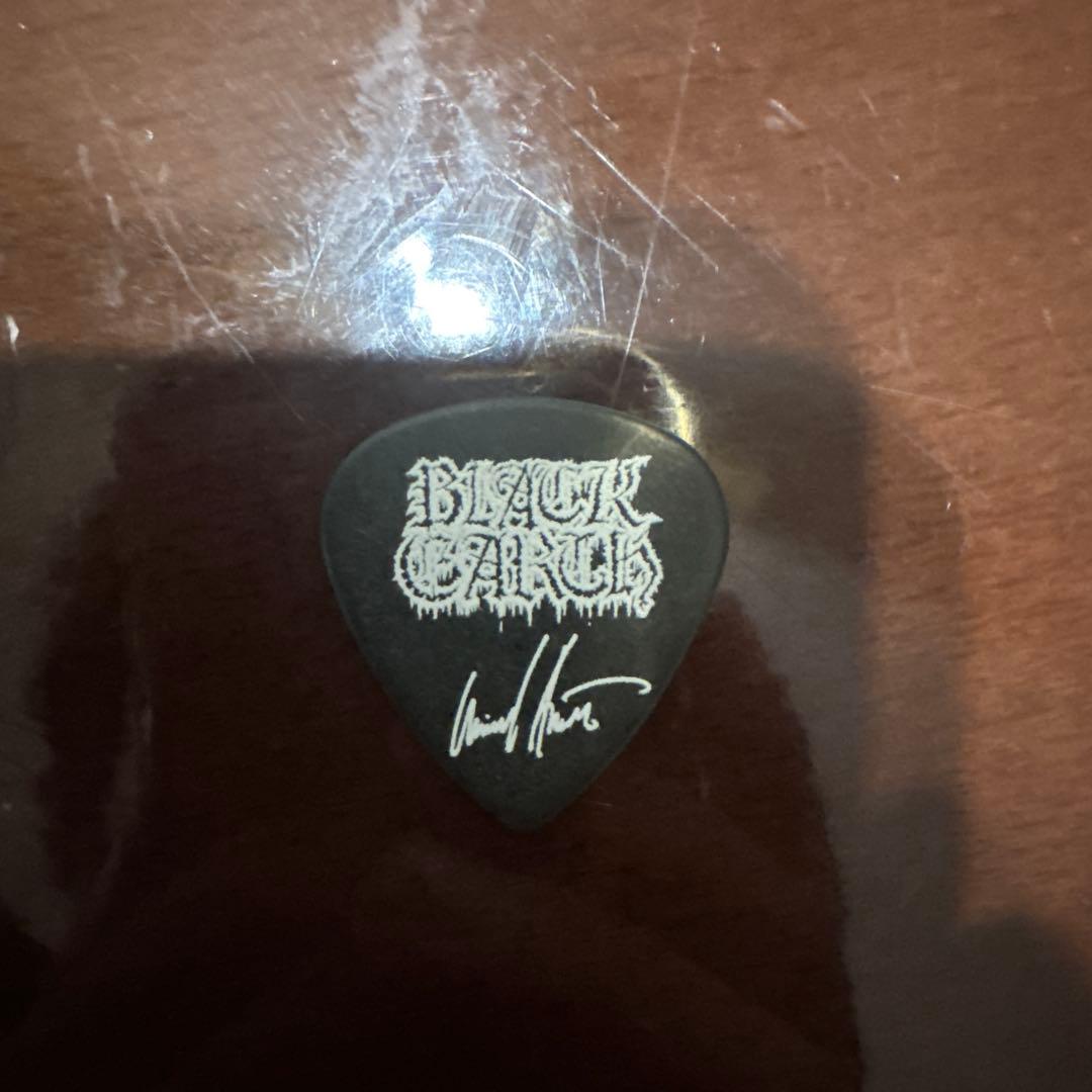 Black Earth ピック