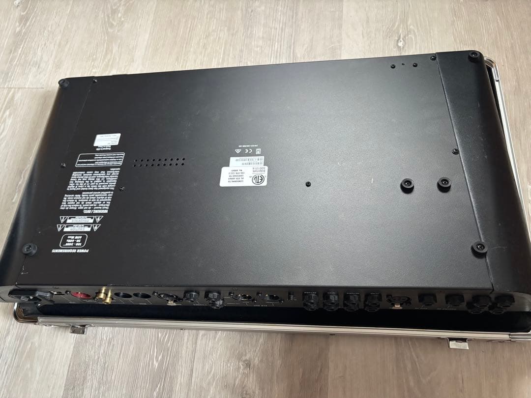 LINE6 Helix Floor エフェクターケース付き