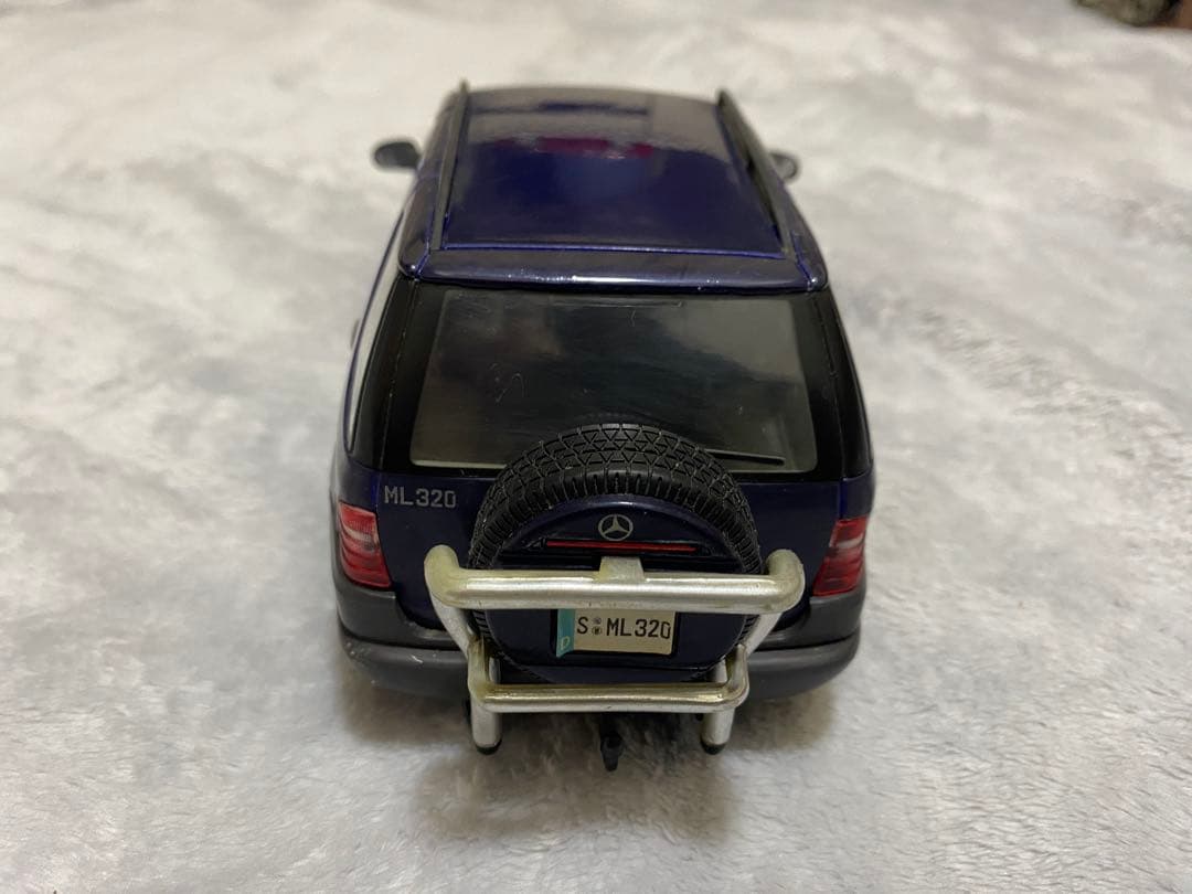 ミニカー Maisto Mercedes-Benz ML320 1/18