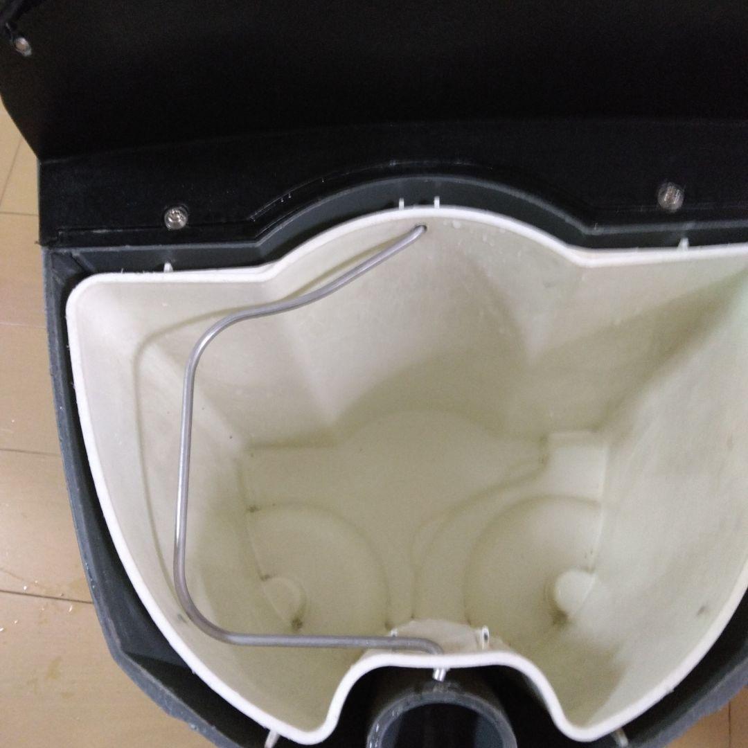 Kärcher Puzzi 8/1 C キャニスター掃除機(ホース破れ)