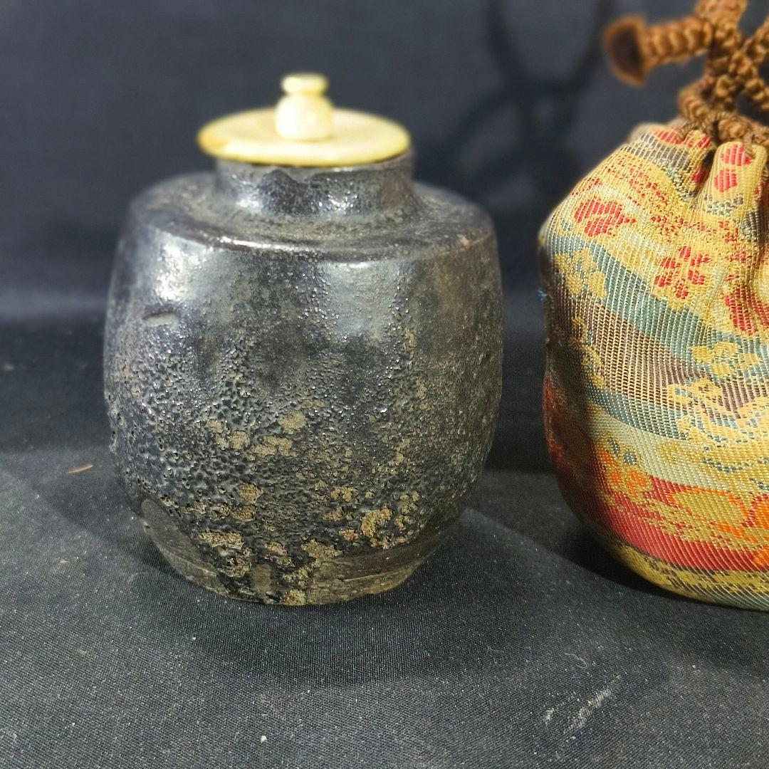 茶道具 肩衝茶入 古伊賀焼 黒釉自然素材蓋 西陣織仕覆 桐箱 江戸骨董古美術珍品