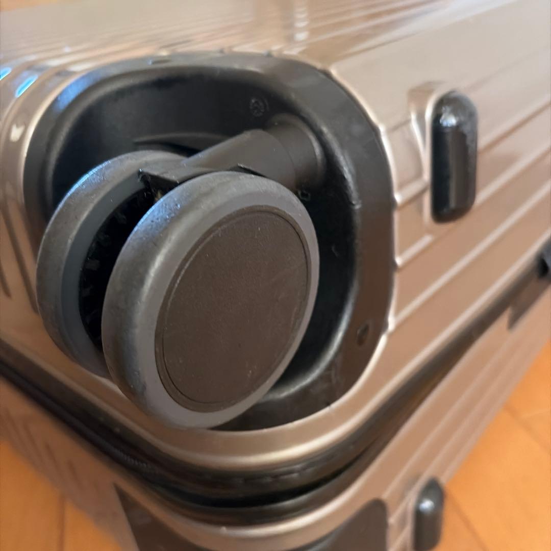 リモワ サルサ 104L 4輪 日本限定色サンドゴールド